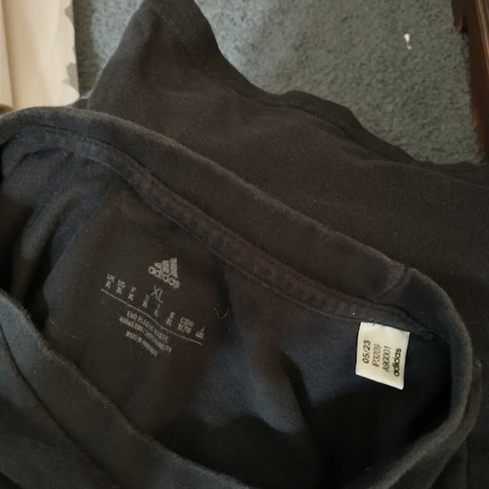 ADIDAS T-SHIRTS BUNDLE – (2) Adidas XL T-Shirts "Happy Flower” and “Ad… - Picture 5 of 7